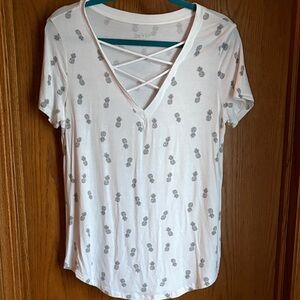 Zoe + Liv White Pineapple Print Short Sleeve Top
